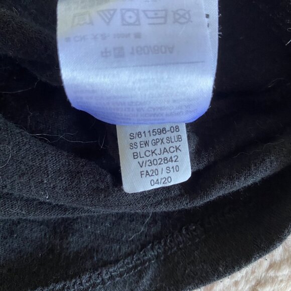 Old Navy Womans XS Over the Moon Graphic Pocket Black T-Shirt - Picture 8 of 8